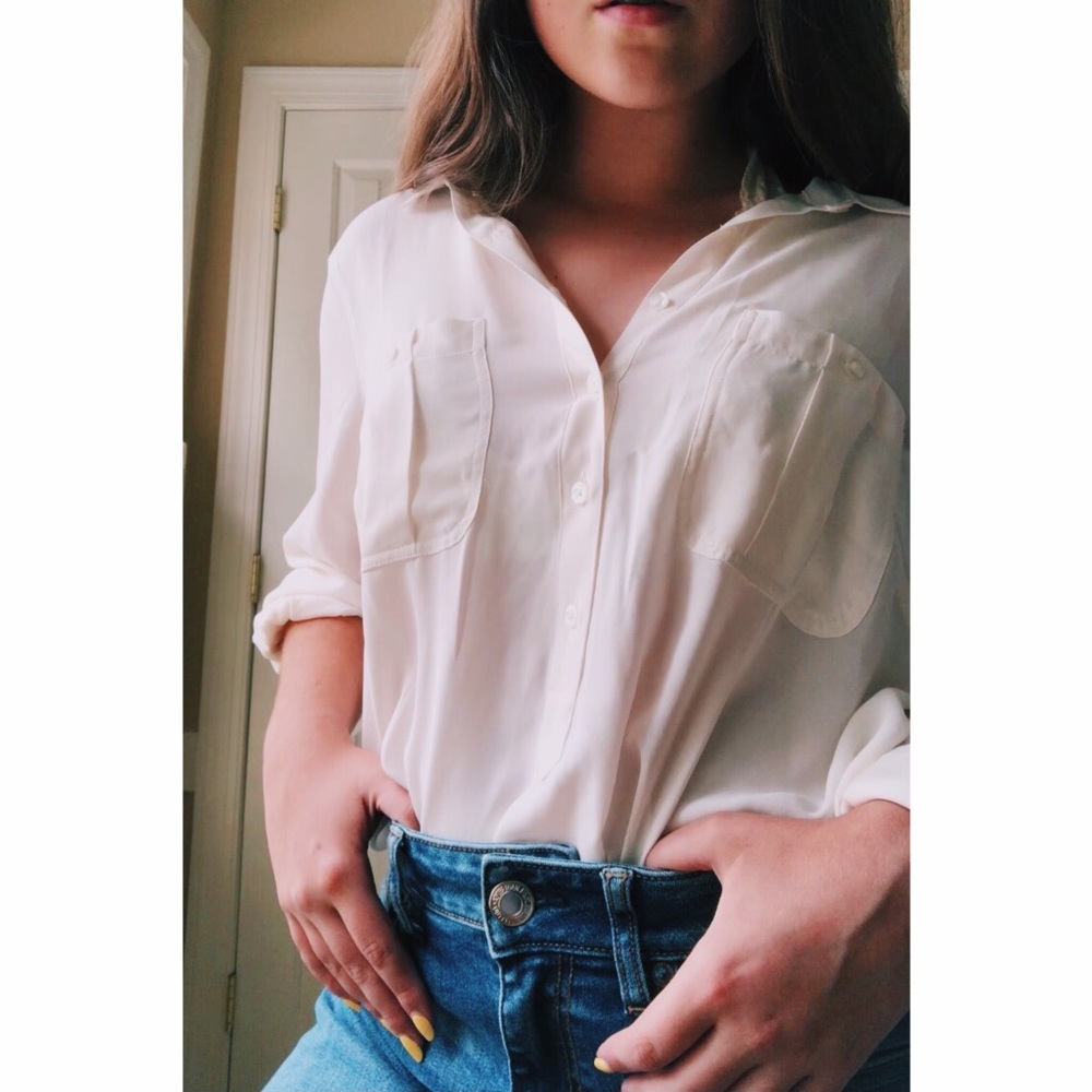 Cream half button down collared shirt🌟 - Picture 2 of 7